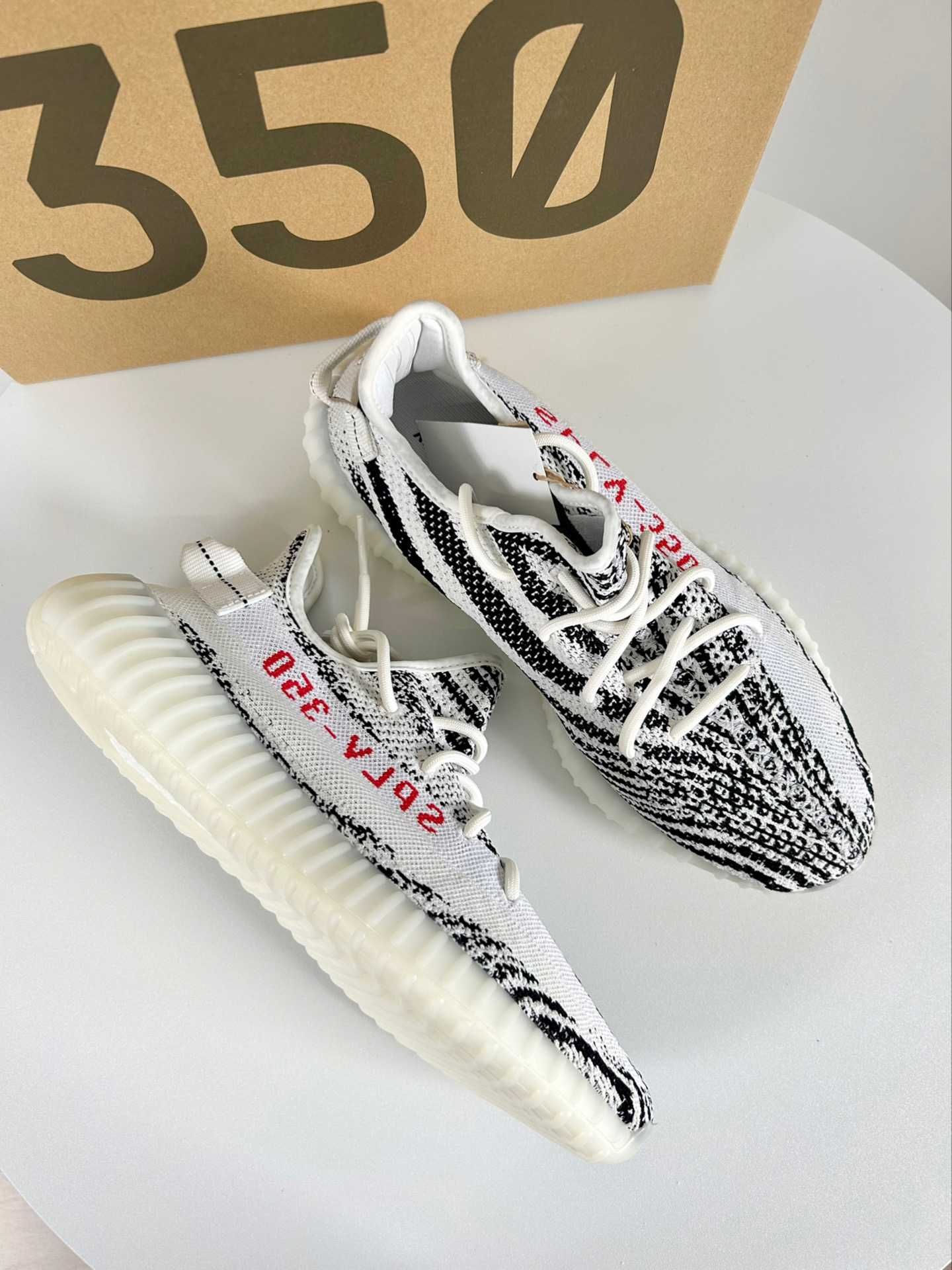 Buty męskie adidasYeezy Boost 350V2 Zebra nowy z metką R.39
