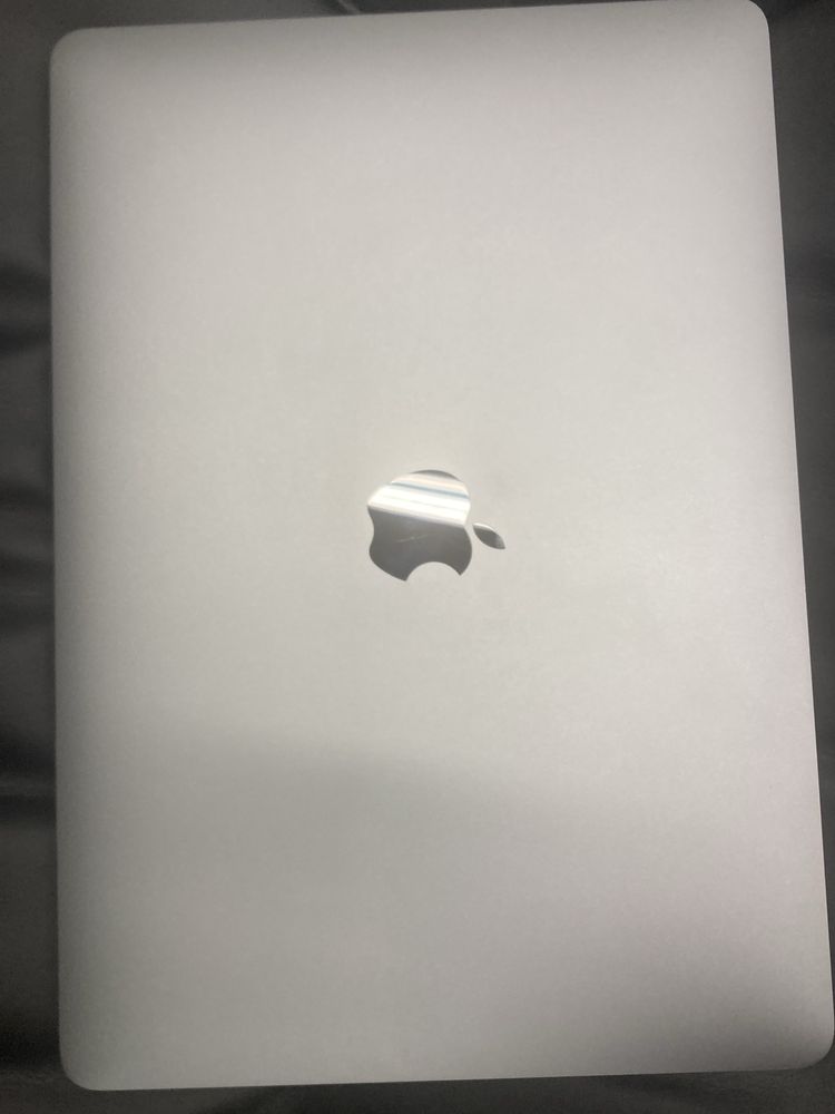 Продам Macbook Air M1 8/256 A2337
