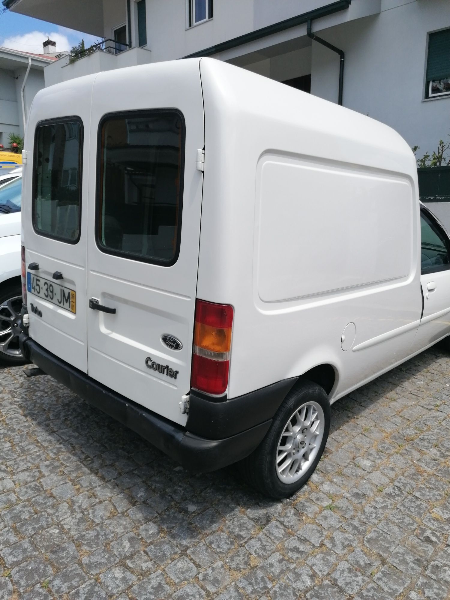 Vendo Ford Courier