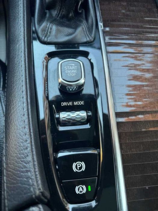 Volvo XC90 T6 Momentum      2019