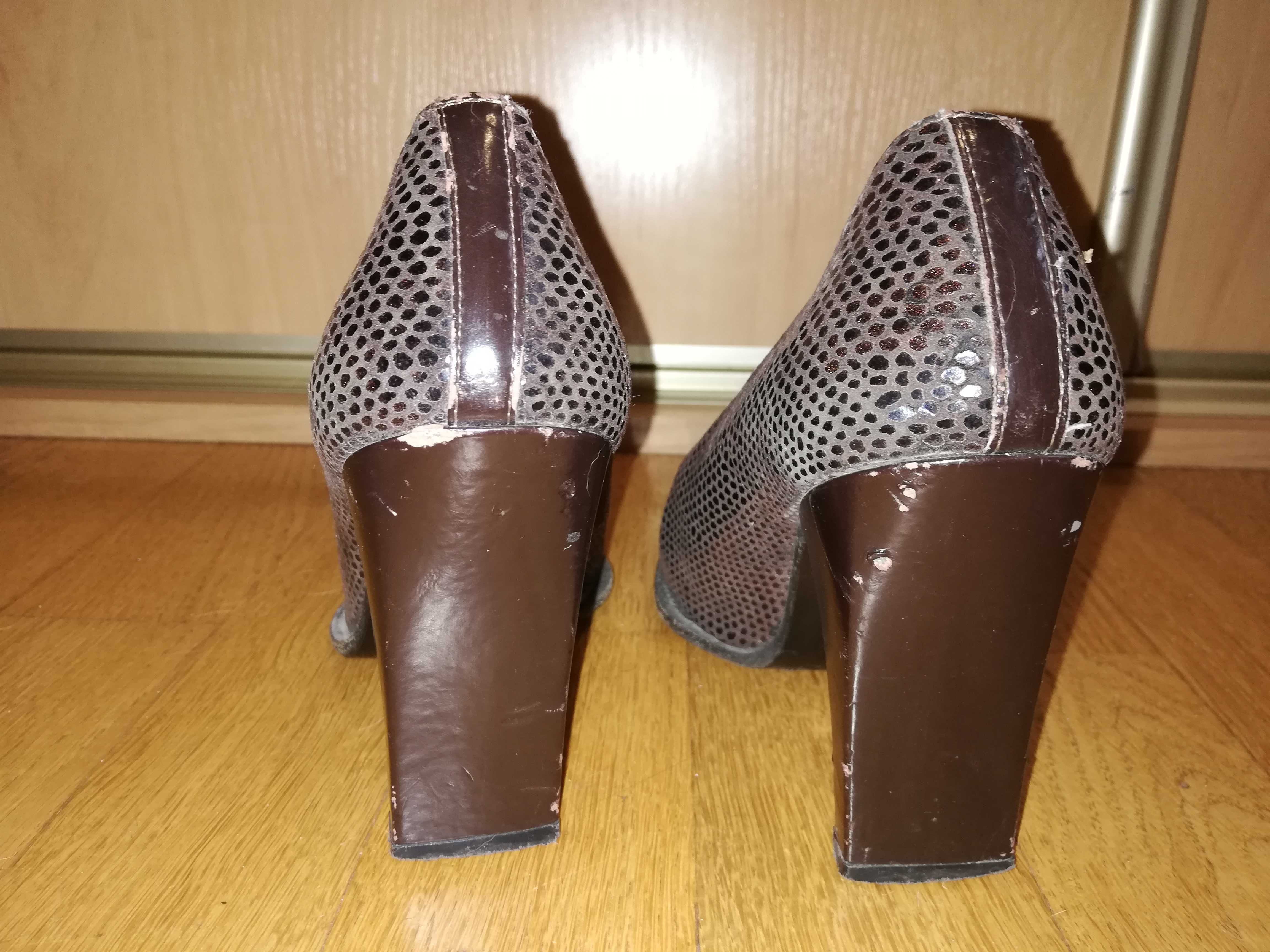 Buty na obcasie brązowe łuskowate/wężowate włoskie ze skóry rozmiar 36