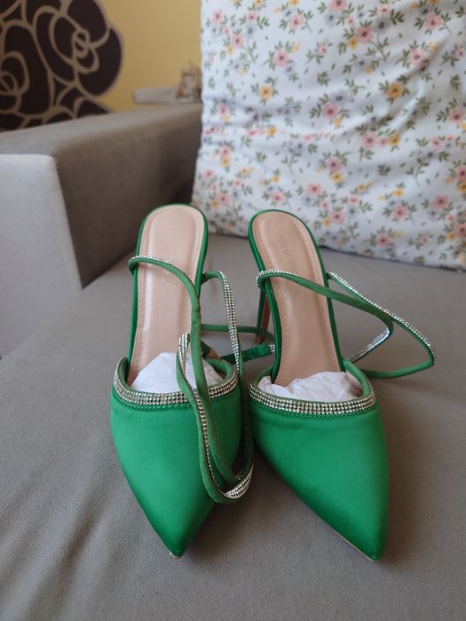 Nowe szpilki kolor butelkowa zieleń