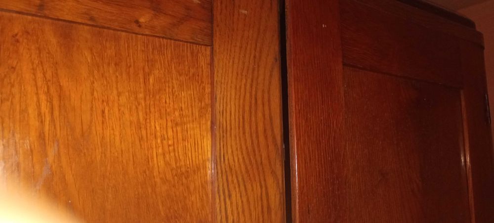Stara szafa jesionowa zadbana