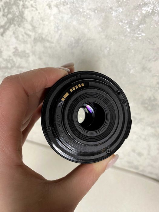 Продам Canon 4000 D