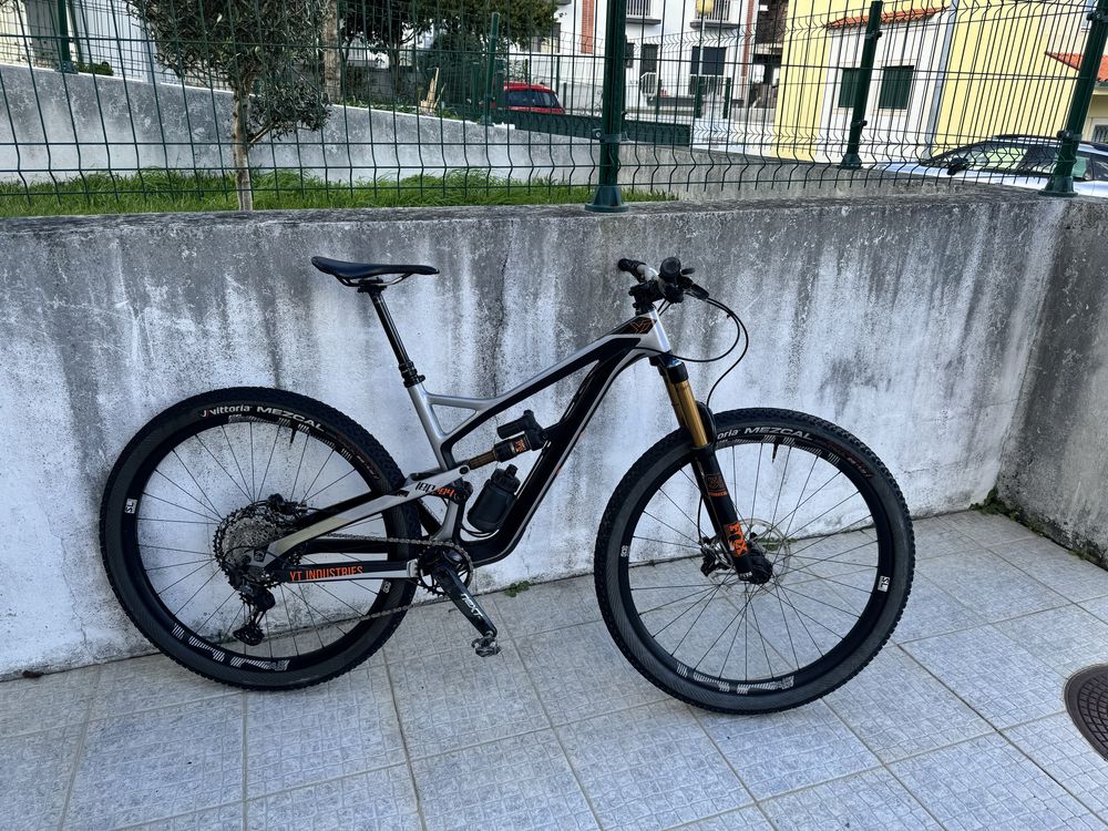 YT Jeffsy 29 CF Pro Race