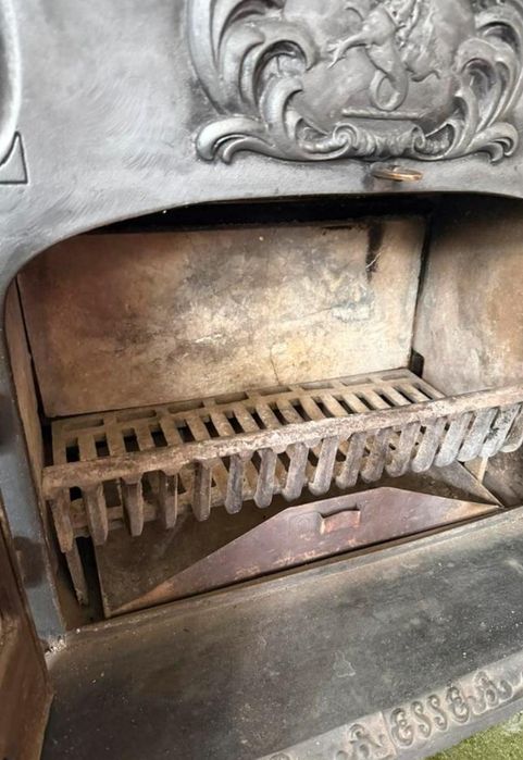 Kominek żeliwny wolnostojący