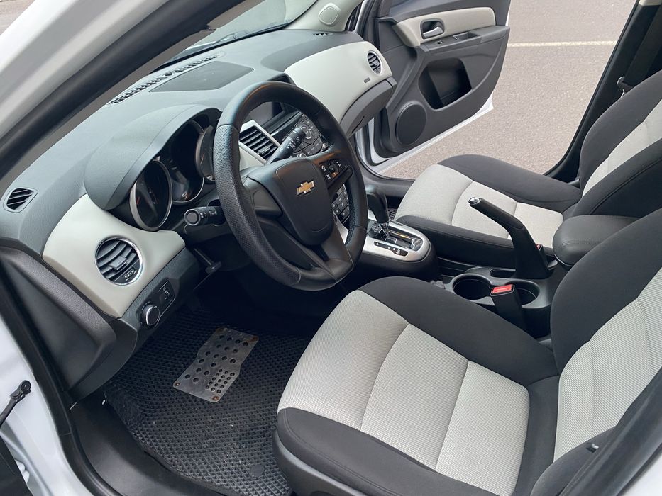 Chevrolet Cruze 2015 1.8 бензин автомат