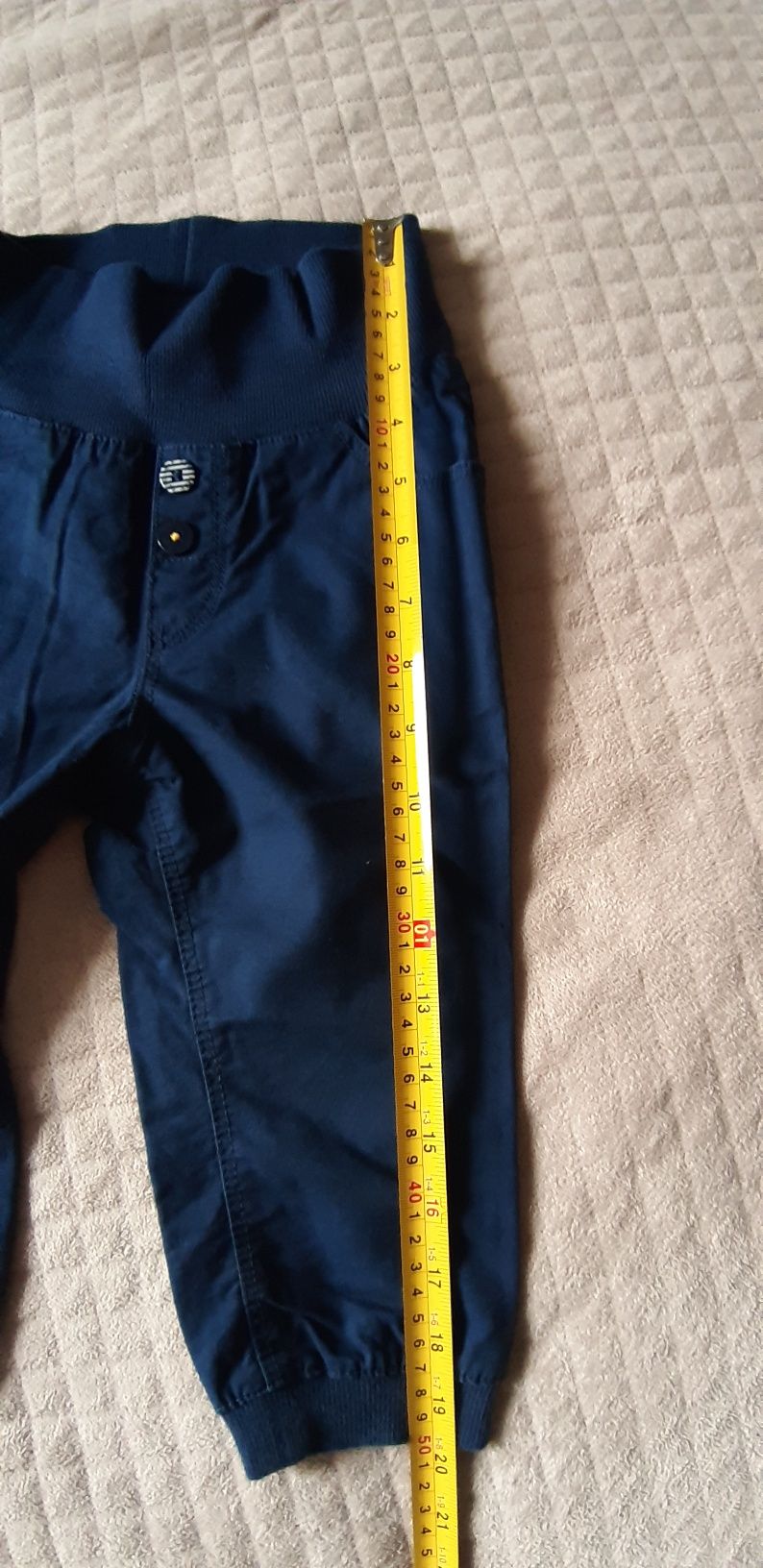 Granatowe spodnie H&M dla chłopca r 86