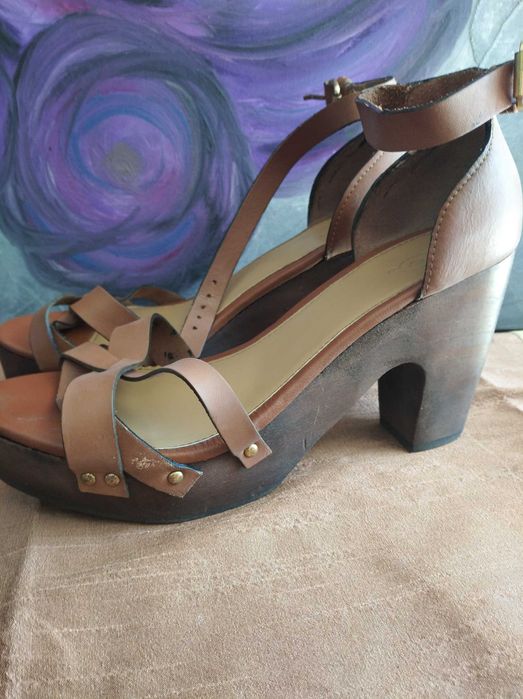 Sandálias Stradivarius tam 40