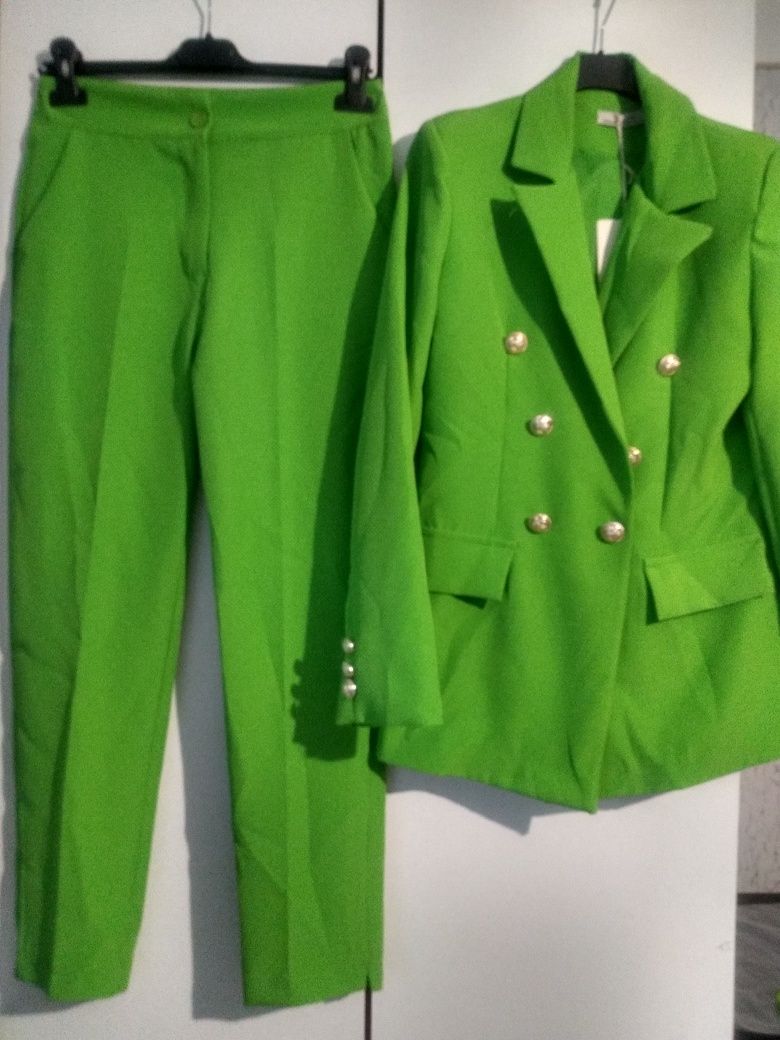 Nowy z metką elegancki garnitur damski