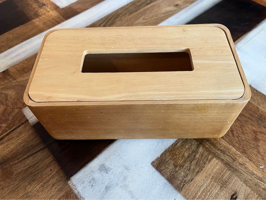 Caixa porta-lenços em madeira