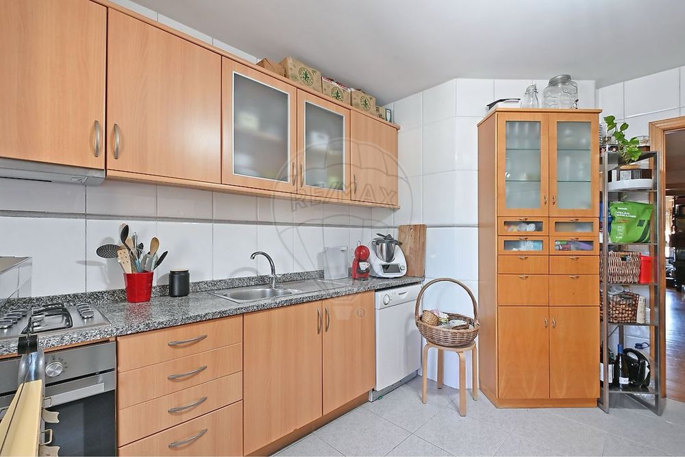 Apartamento T4 de três frentes