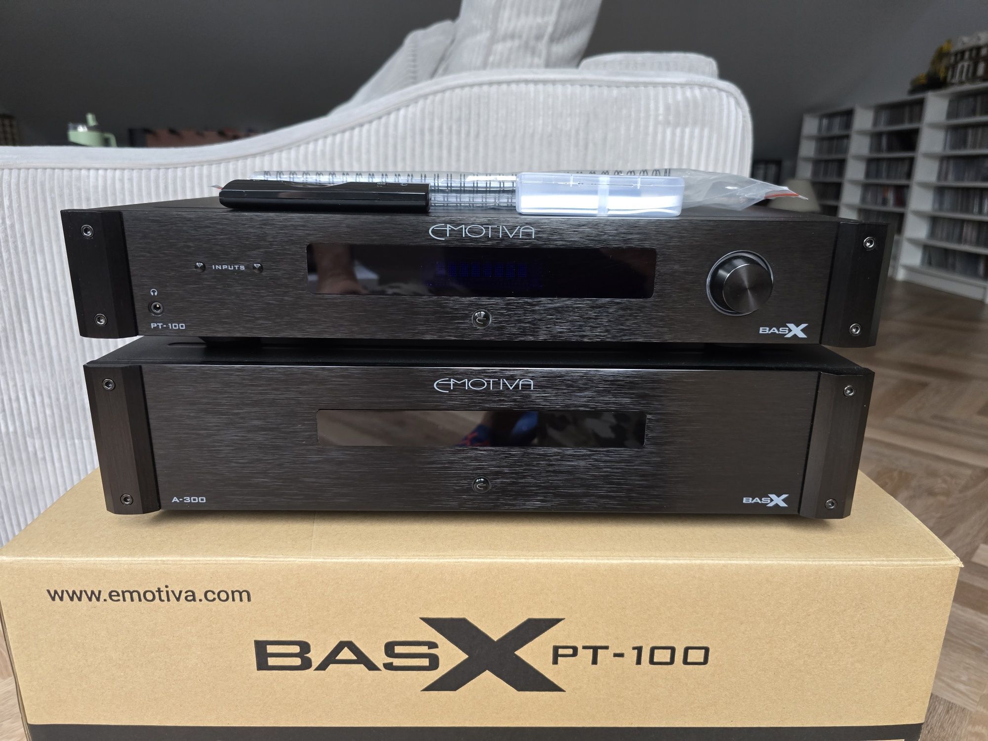 Emotiva BasX PT-100 Emotiva BasX A-300 wzmacniacz przedwzmacniacz