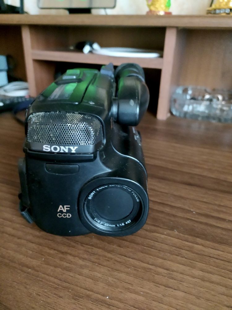 Продам кинокамеру , видеокамеру Sony в рабочем состоянии Япония