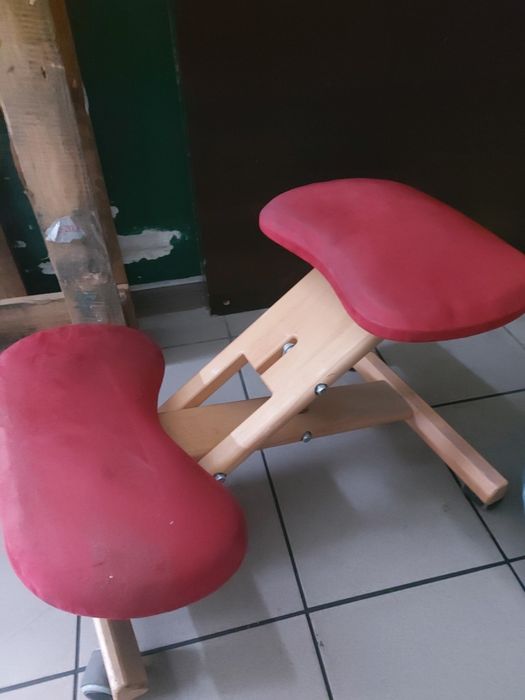 Klękosiad do biurka