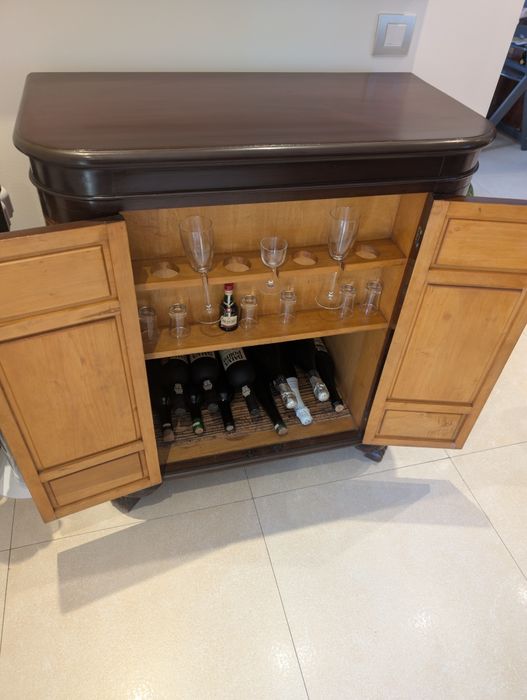 Móvel Bar Chinês em madeira talhada