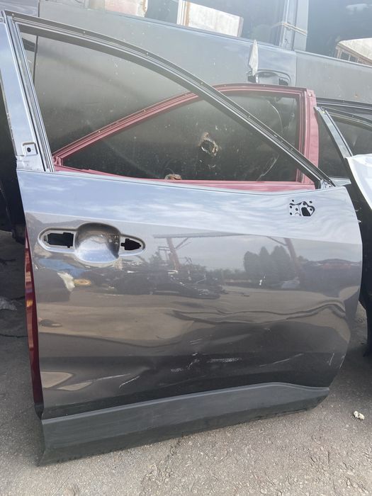 Дверь передняя задняя Toyota Rav4