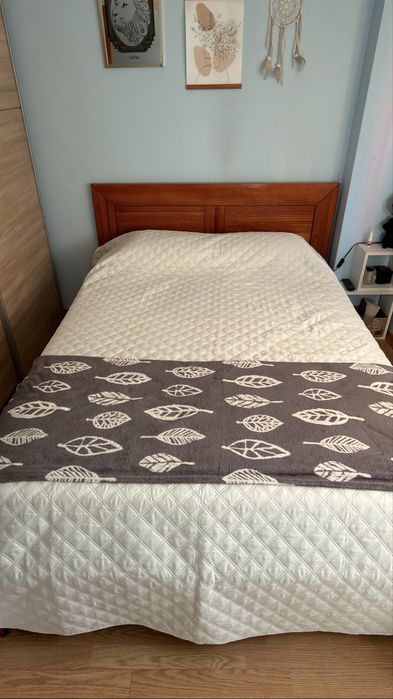 Cama de casal, com colchão