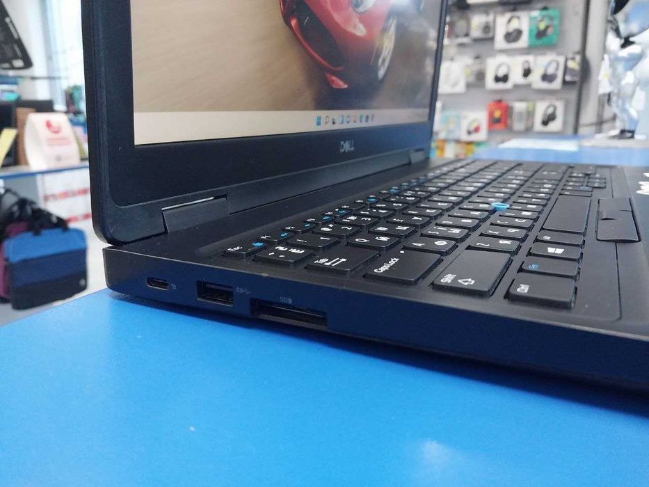 Ноутбук Dell 5590 хороший стан (чотириядерний) ПОТУЖНИЙ!