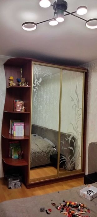 Продам меблі (Шафу, стіл)