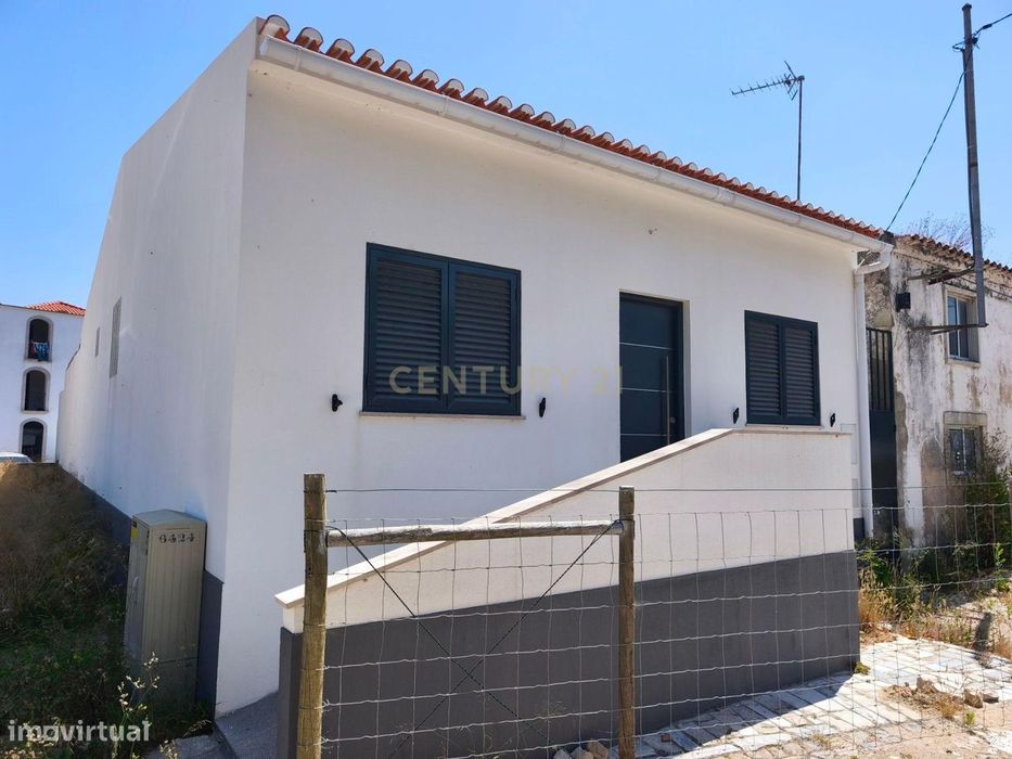 Moradia T3 remodelada na Merceana