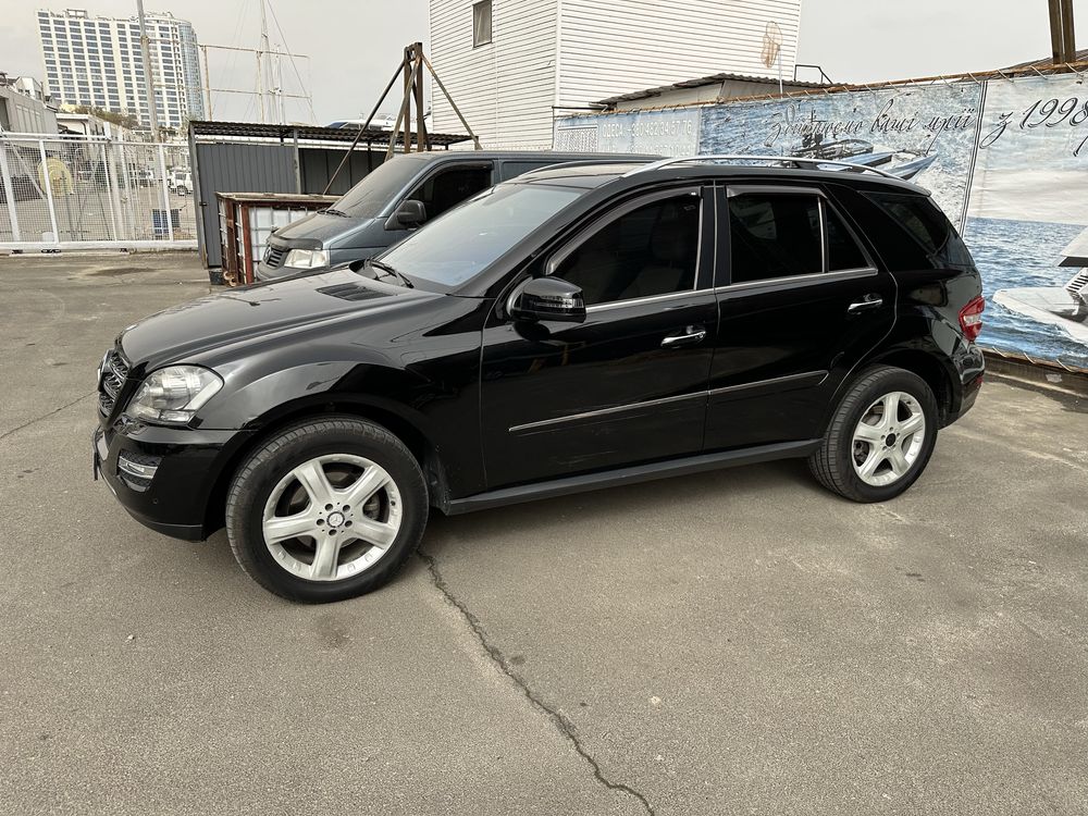 Продам Mercedes-Benz ML 350 2011 год.