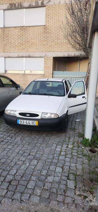 Vendo Ford Fiesta