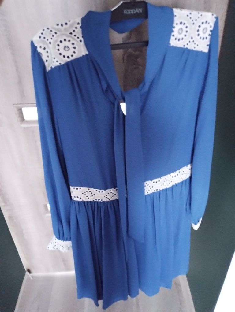 Sukienka z ażurowymi wstawkami Lola fashion