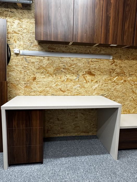 Sprzedam biurko i szafki