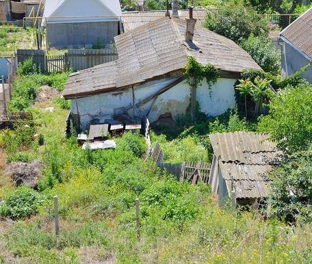 Приватизированный земельный участок с маленьким домом