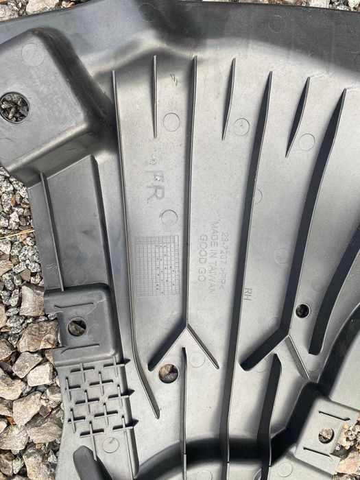 Osłona pod zderzak przedni Mercedesa W213 Klasy E, E63 AMG 16-