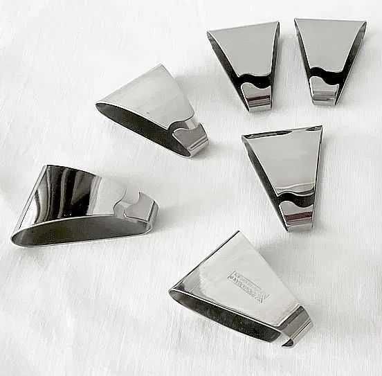 Obrączka na serwetki 6 sztuk marki WMF z sygnaturą.