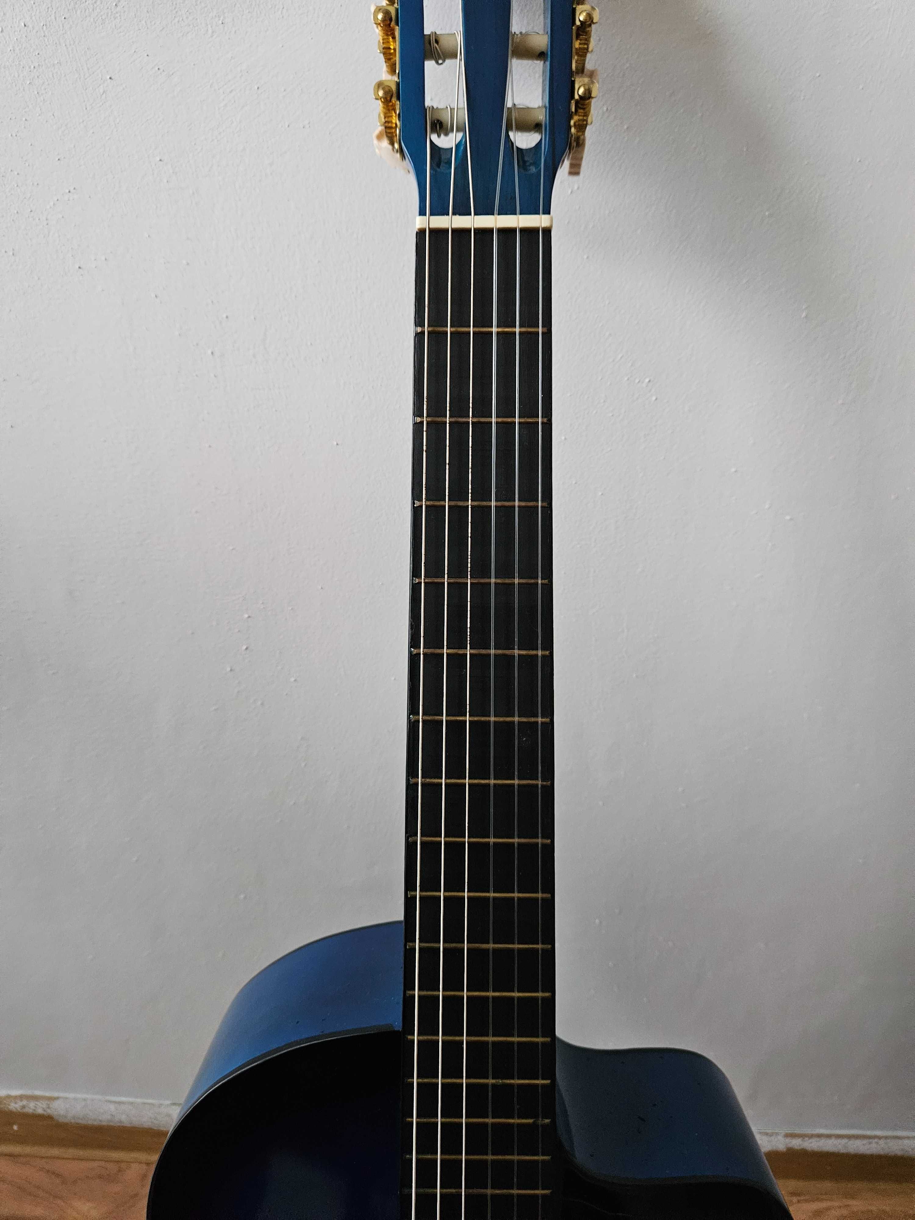 Gitara duża z pokrowcem
