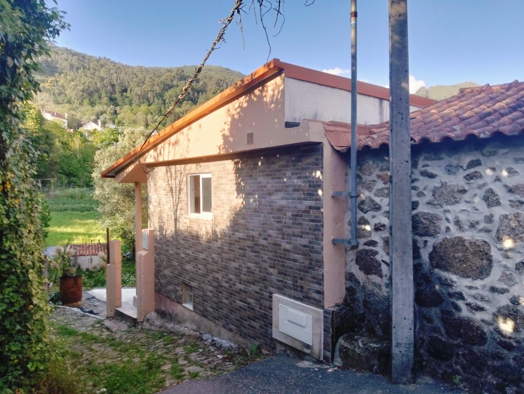 Moradia T2 em pedra restaurada
