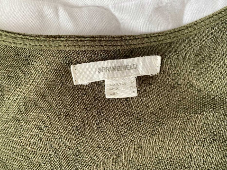 Blusa cáqui com decote em V da Springfield