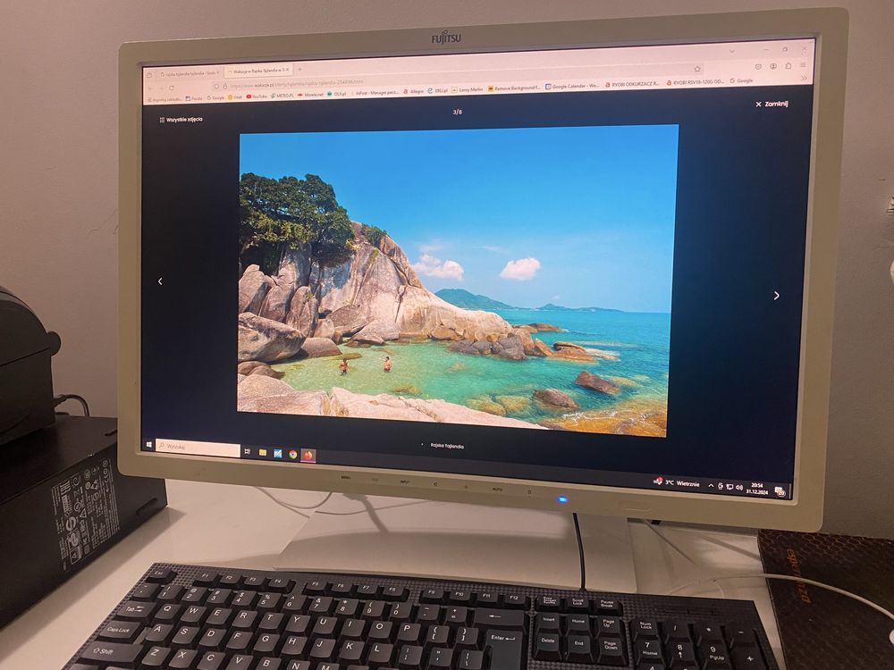 Monitor FUJITSU 24 LCD regulowany w różnych płaszczyznach