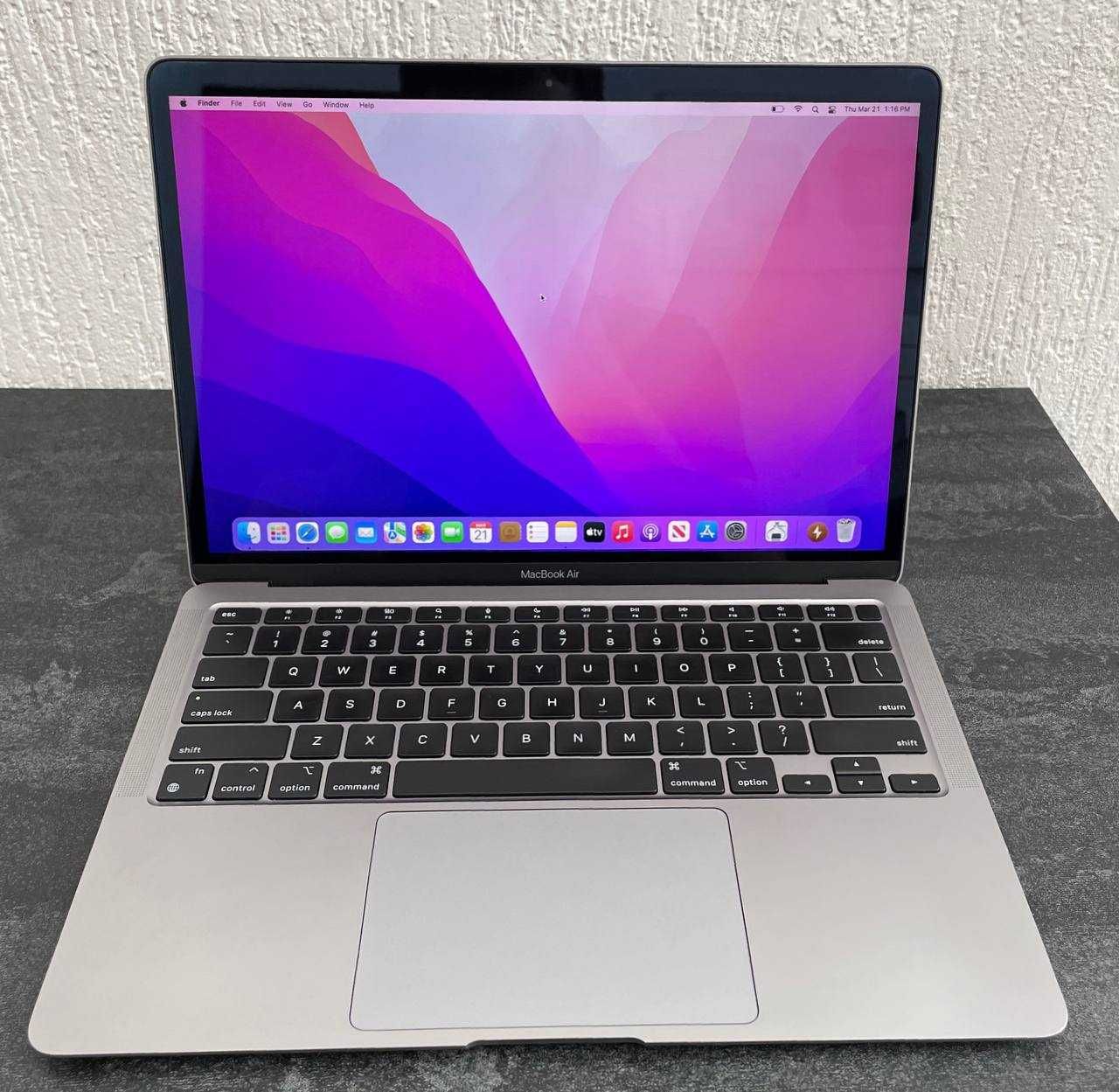 870$ MacBook Air 13 2020 Z1240 M1 / 16 GB / 256gb SSD