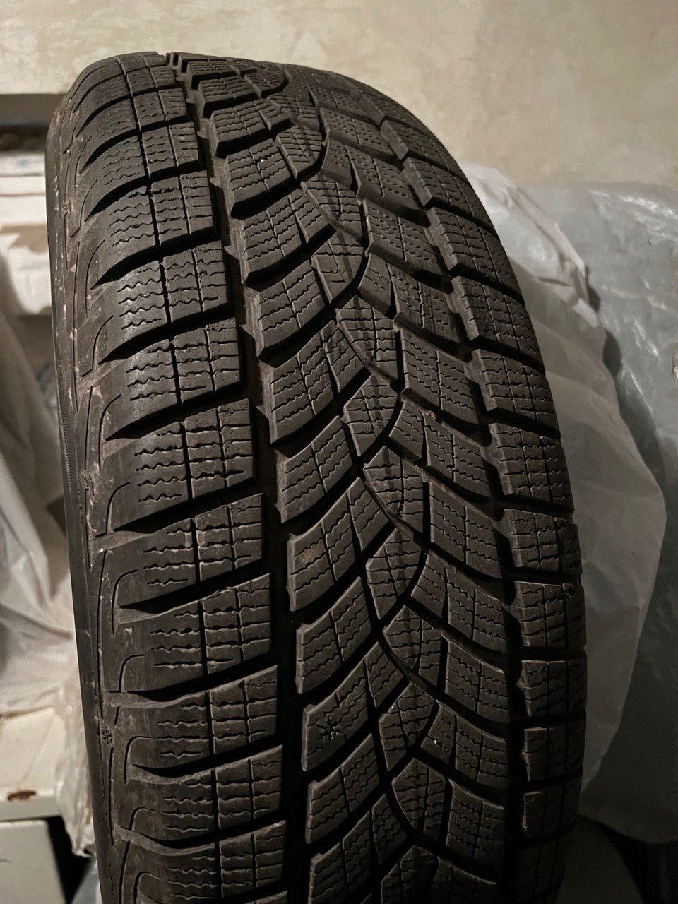 225 65 R17 Good Year Ultra Grip Performance SUV зимові