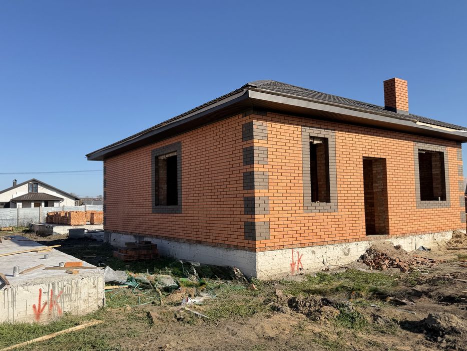 Окремий будинок у новому котеджному містечку