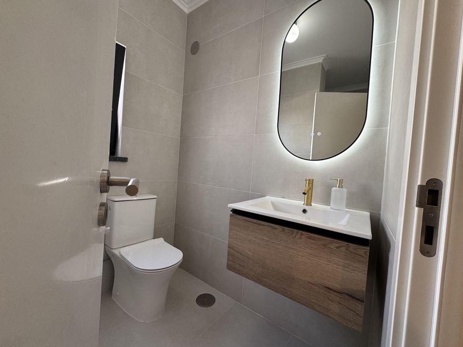 Moradia T4 nova com Jacuzzi, jardim privado e acabamentos de luxo