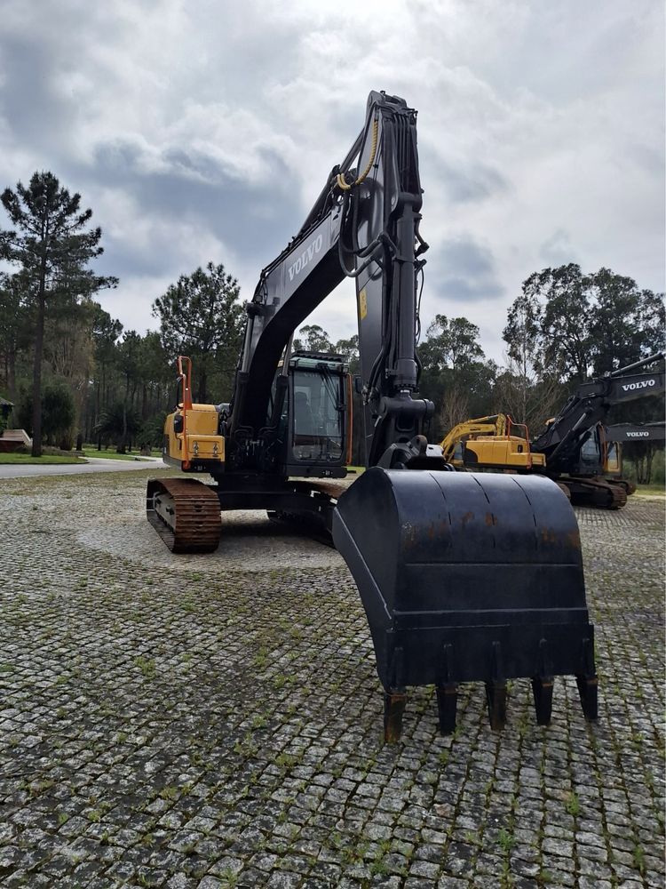 Máquina Volvo Ec 220 DL