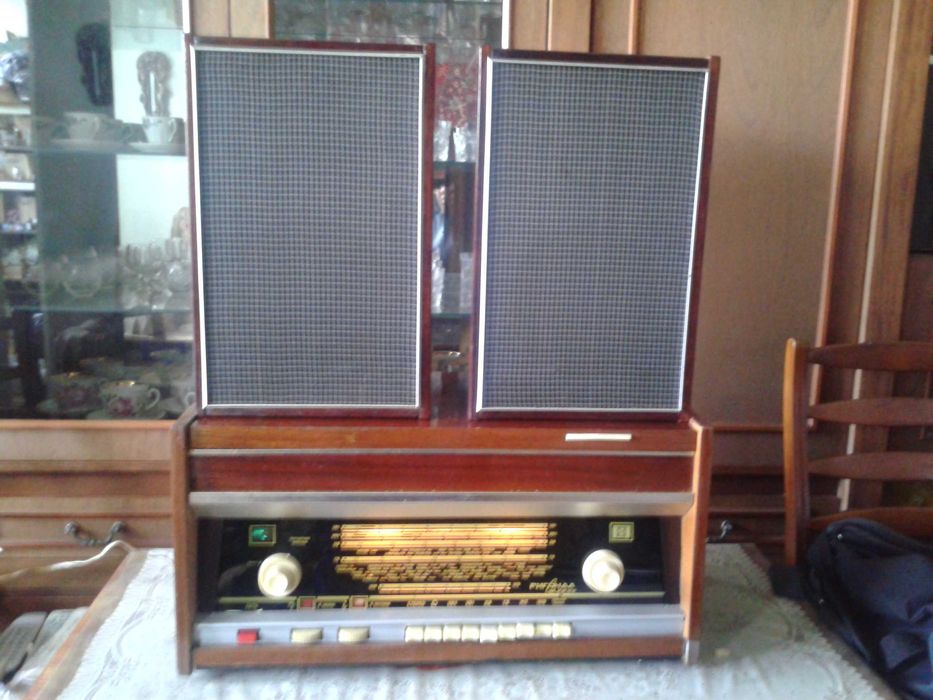 Радіола лампова  "Рігонда - Стерео" з акустикою.