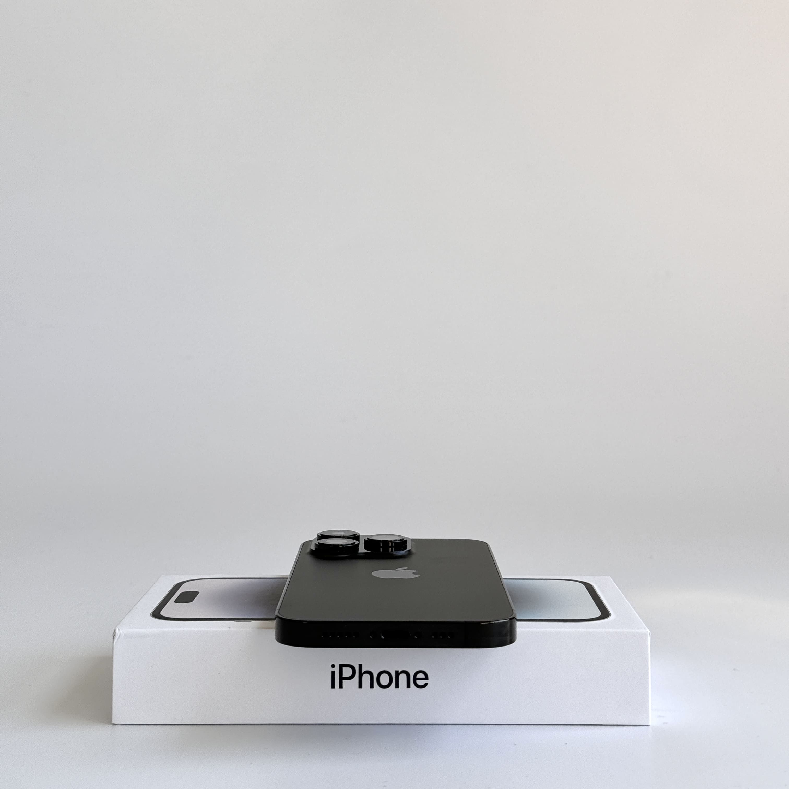 Б/У Apple iPhone 14 Pro 256Gb Space Black eSIM