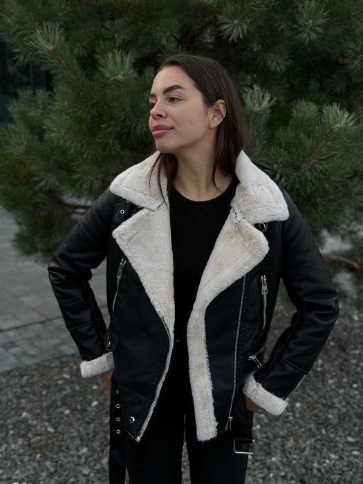 Жіноча дублянка з еко-хутром S-L чорна з чорним молочним хутром