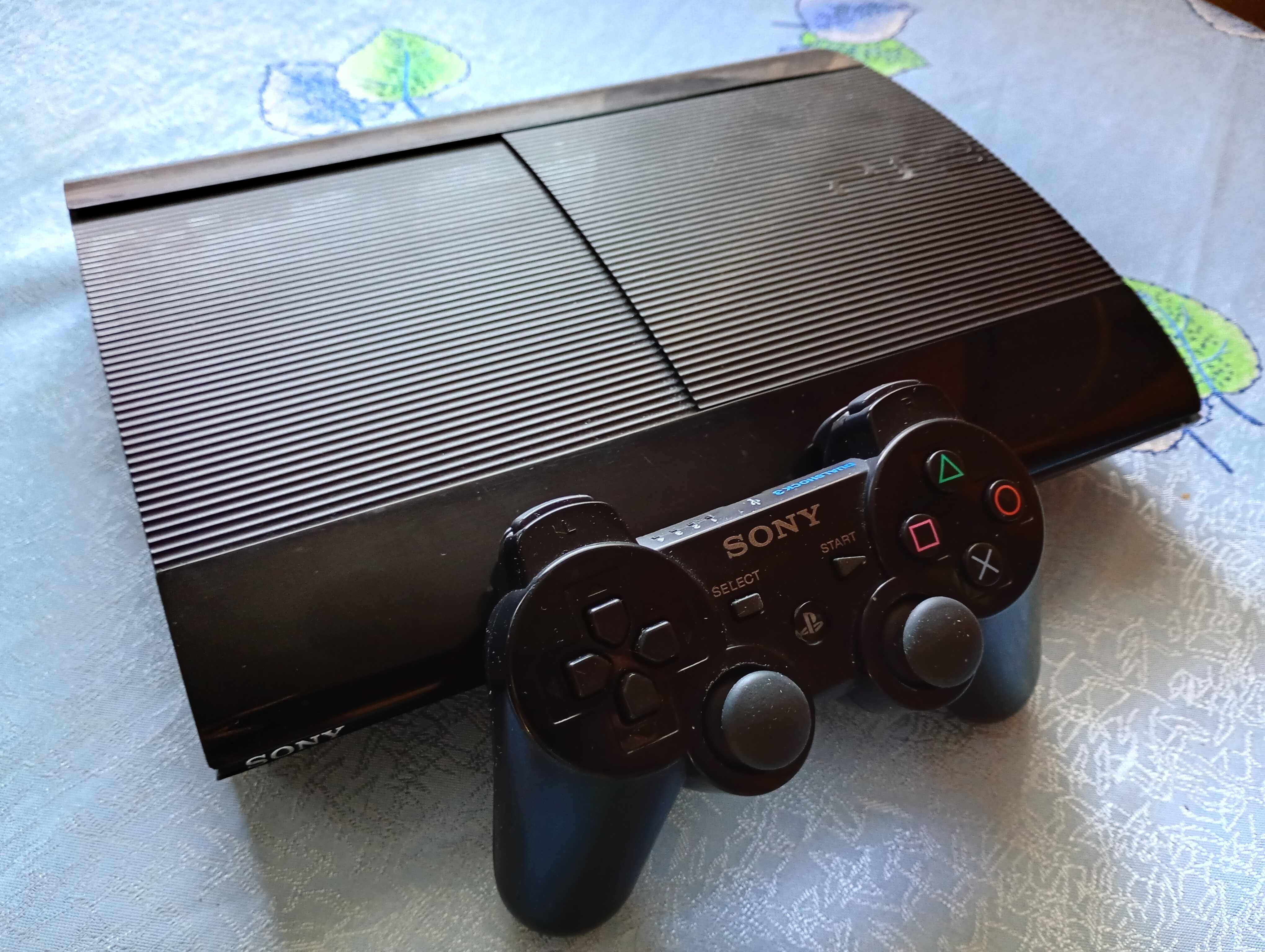 Sprzedam konsolę PlayStation 3 Super Slim + 1 pad + okablowanie + 1GRA
