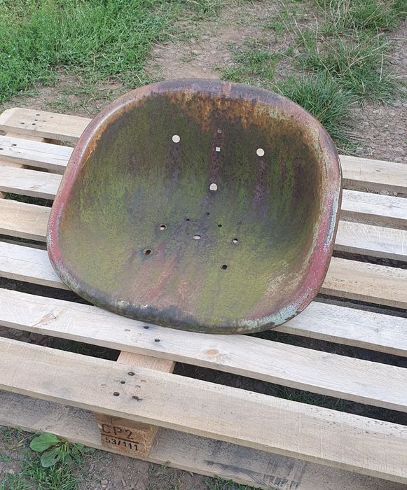 Stare siedzisko metalowe, fotel