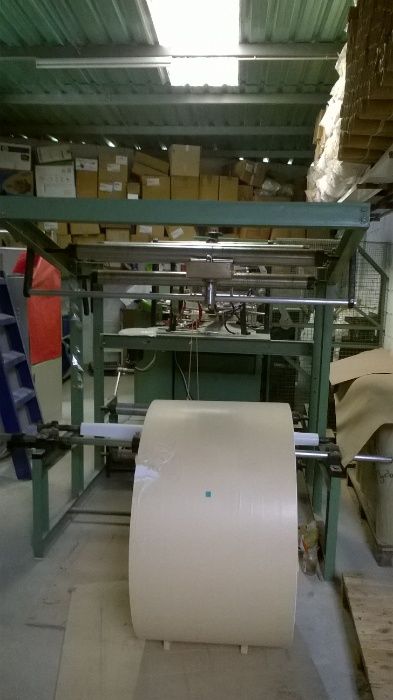 Máquina para fabricar saquetas de papel