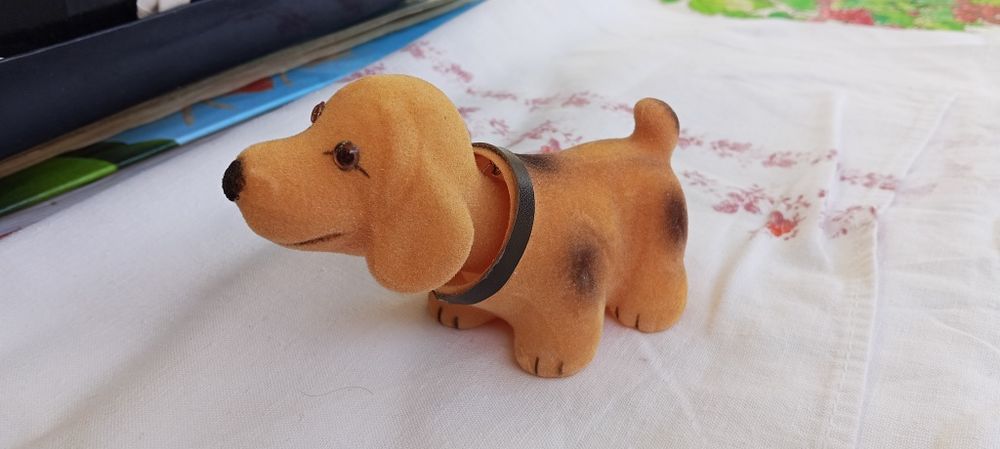 Piesek do samochodu prl
