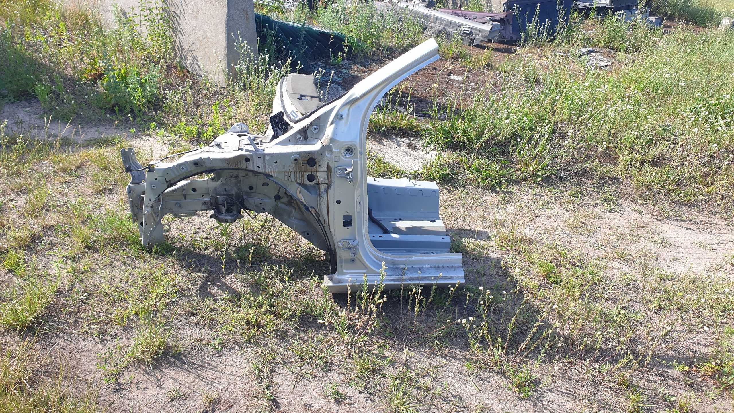 Renault Fluence lift lewa podłużnica próg lewy kolor ted 69