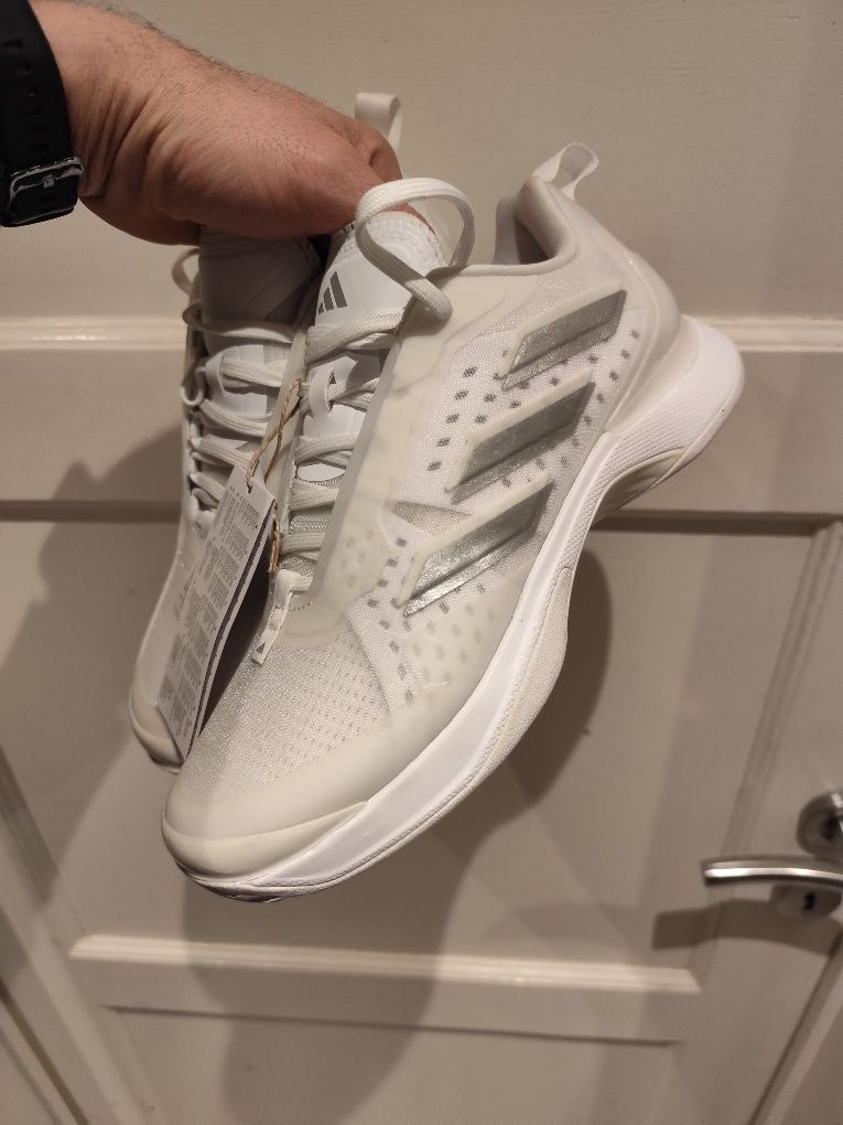 Buty Adidas Avacourt Nowe z metką. Buty do tenisa
Rozmiar 39 1/3